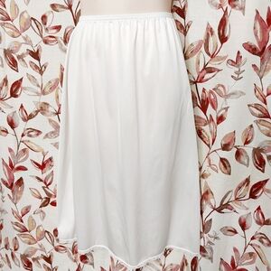 🔵BOGO FREE🔵 Vintage Vanity Fair Half Slip White Nylon Sz XL